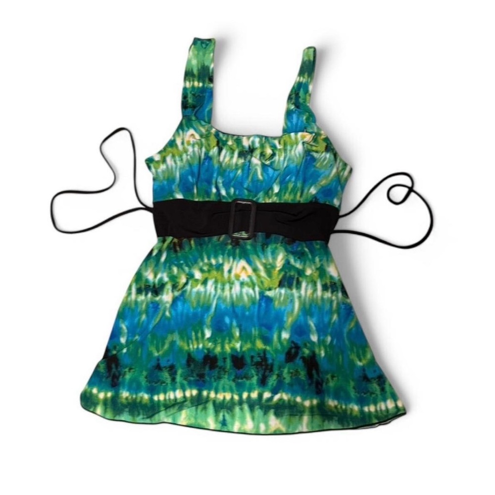 Green and blue tie-dye top with a y2k belt